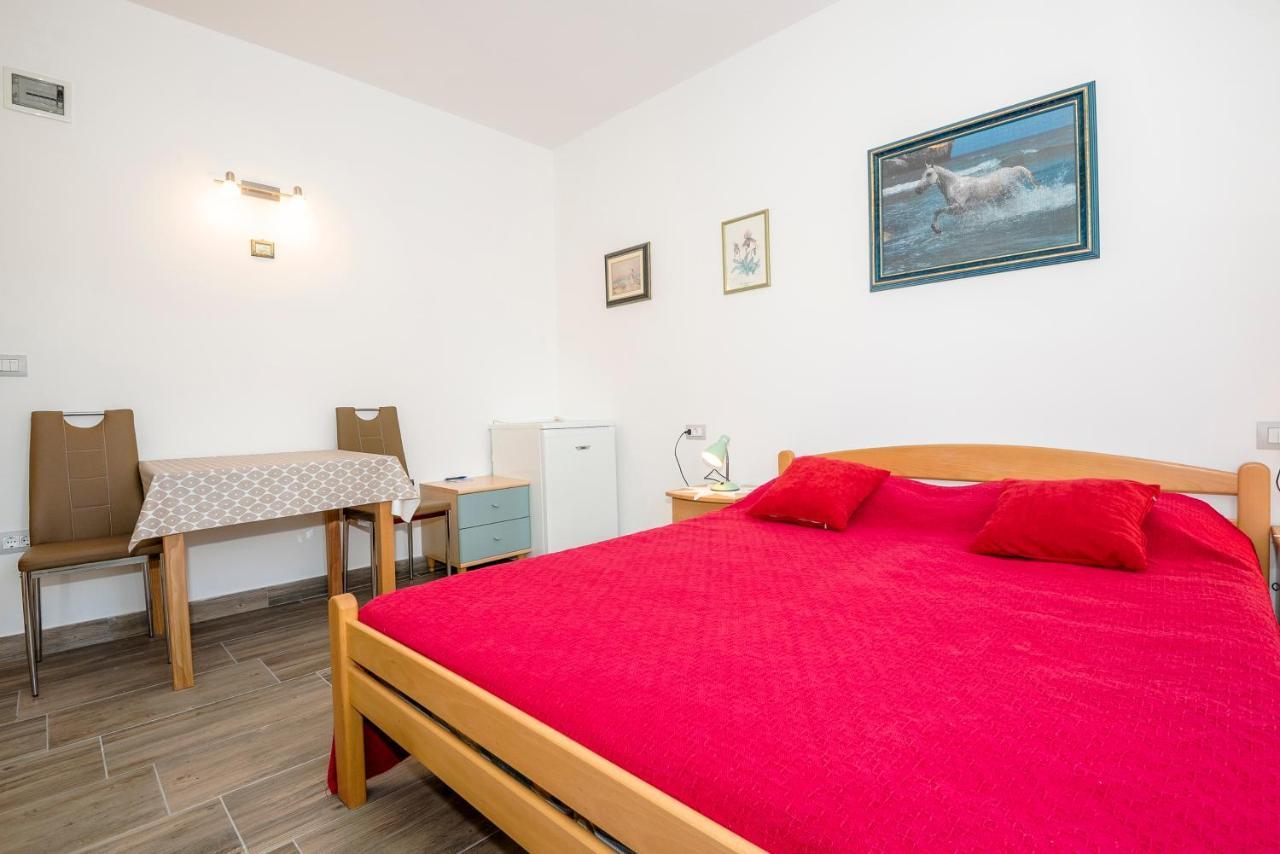 Guest House Ab Adria Home โรวีน ภายนอก รูปภาพ